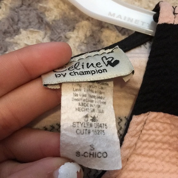 A dress - Picture 4 of 6